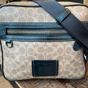 COACH bag…men’s Cross body/messenger bag…in signature tan canvas.